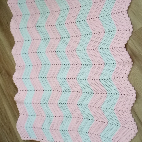 Pink And White Hand Knitted Crochet Afghan Baby Blanket Lap Throw - Picture 1 of 2